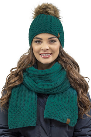 Vivisence Trendiger Damen Winter Set Aus Bommelmütze Mit Schal Aus Wärmendem Garn Mit Vlies-Innenfutter Antistatische Perfekte Passform Für Kalte Wintertage Modisches Design, Dunkeltürkis