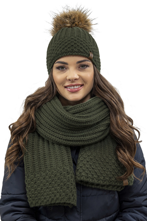 Vivisence Trendiger Damen Winter Set Aus Bommelmütze Mit Schal Aus Wärmendem Garn Mit Vlies-Innenfutter Antistatische Perfekte Passform Für Kalte Wintertage Modisches Design, Grün