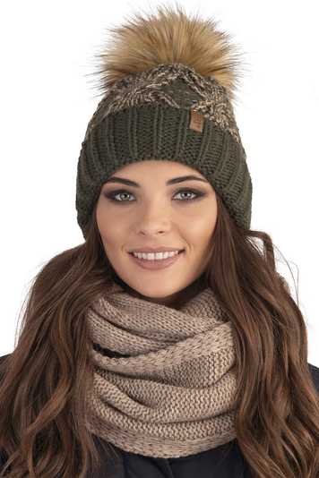 Visience Winter Mütze mit Bommel für Damen aus Wärmendem Garn Bommelmütze aus Weichem Vlies-Innenfutter Antistatische Perfekte Passform für Kalte Wintertage Modell 7029, Grün