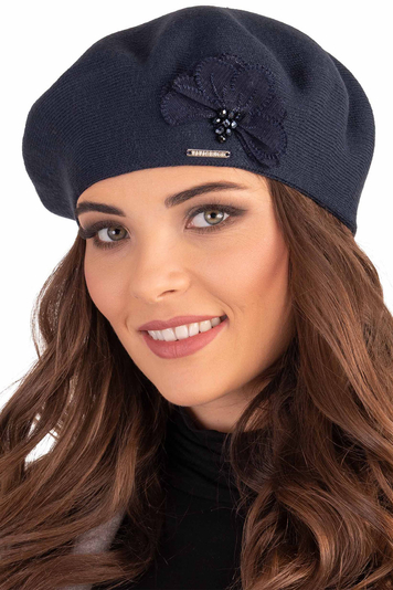 Vivisence Baskenmütze Winter Damen mit Klassischem Schnitt Elegante Mütze mit Wärmendem Garn mit Wollzusatz Wintermütze für Frauen Blumenapplikation Perfekte Anpassung Modell 7036, Dunkelblau