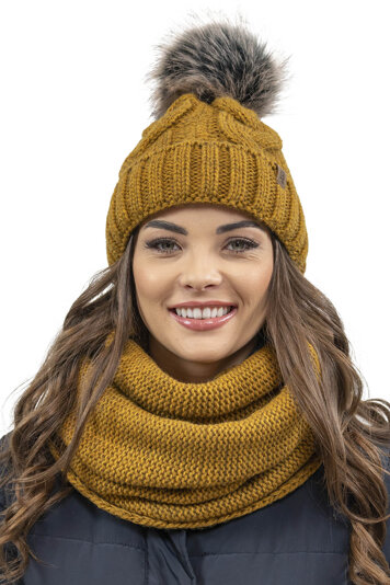 Vivisence Damen Bommelmütze und Schal Set Warm Kopfbedeckung und Halsbedeckung Für Herbst und Winter Warm Dick, Wintermütze mit Bommel, Winterset für Frauen, Hergestellt in Der EU, Dunkelgelb