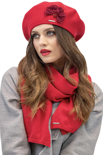 Vivisence Elegantes Damen Winter Set Aus Baskenmütze Mit Blumenapplikation Und Langer Schal Aus Warmem Garn Perfekte Für Kalte Wintertage Ideal Für Elegante Und Sportliche Outfits, Rot