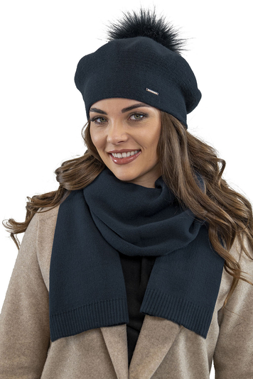 Vivisence Elegantes Damen Winter Set Aus Baskenmütze Mit Bommel Und Schal Aus Warmem Garn Mit Wollzusatz Perfekte Für Elegante Und Sportliche Outfits Ideal Für Kalte Wintertage, Dunkelblau