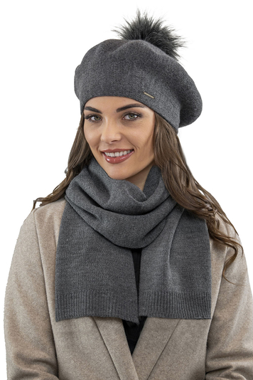 Vivisence Elegantes Damen Winter Set Aus Baskenmütze Mit Bommel Und Schal Aus Warmem Garn Mit Wollzusatz Perfekte Für Elegante Und Sportliche Outfits Ideal Für Kalte Wintertage, Dunkelgrau