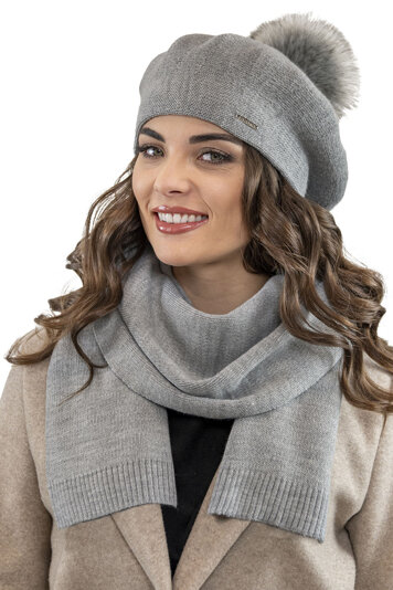 Vivisence Elegantes Damen Winter Set Aus Baskenmütze Mit Bommel Und Schal Aus Warmem Garn Mit Wollzusatz Perfekte Für Elegante Und Sportliche Outfits Ideal Für Kalte Wintertage, Hellgrau