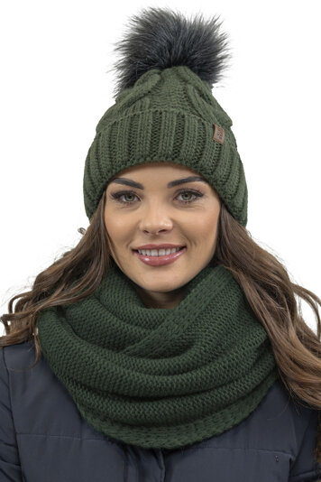 Vivisence Trendiger Damen Winter Set Aus Bommelmütze Und Loop-Schal Aus Wärmendem Garn Mit Innenfutter Aus Vlies Perfekte Passform Für Kalte Wintertage Modisches Design, Grün