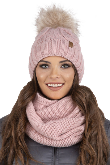 Vivisence Trendiger Damen Winter Set Aus Bommelmütze Und Loop-Schal Aus Wärmendem Garn Mit Innenfutter Aus Vlies Perfekte Passform Für Kalte Wintertage Modisches Design, Rosa