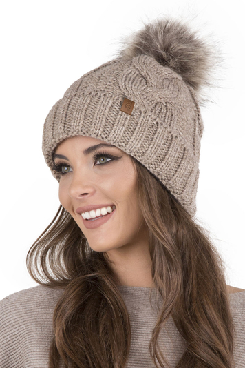 Vivisence Wintermütze Mit Bommel Perfekte Passform Warmes Garn Mit Stilvollem Aufgerolltem Design Innenfutter Aus Vlies Für Extra Wärme Ideal Für Kalte Wintertage, Beige