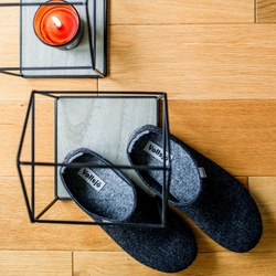 Vollsjö Damen Pantoffeln aus Filz Hausschuhe Dunkelgrau Filzschuhe für Frauen, Modisch und Gemütlich Freizeitschuhe Filzpantoffeln, Heimschuhe, Hergestellt in der EU, dunkelgrau-grau