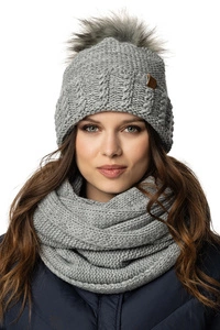 Vivisence Winterset Für Damen Mütze Mit Öko-Kunstpelz-Bommel Und Wärmendem Loop-Schal Perfekte Passform Mit Antistatischem Fleecefutter Hergestellt Aus Garn Ideal Für Kalte Wintertage, hellgrau